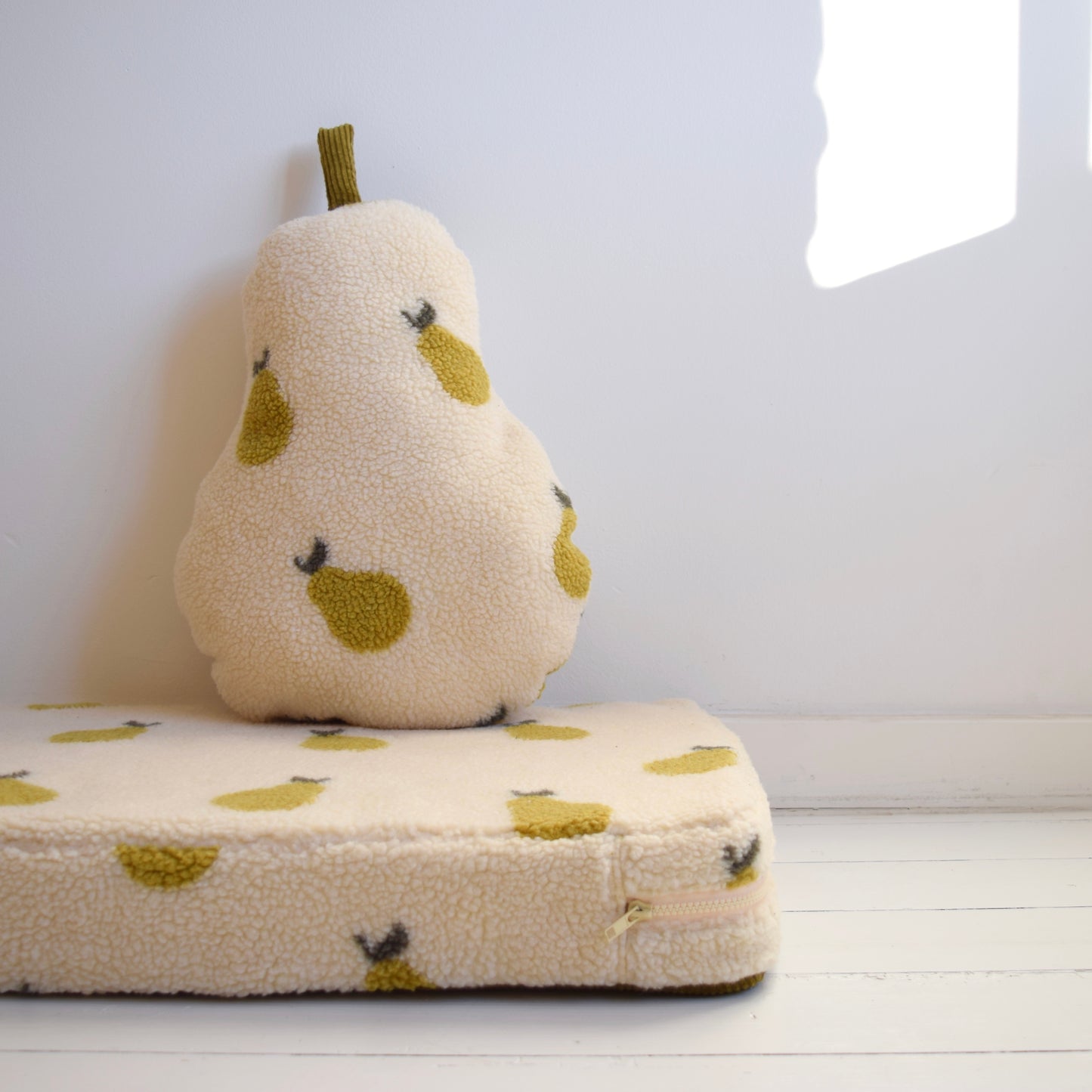 Teddy jacquard pears (tijdelijk uitverkocht, in nabestelling)